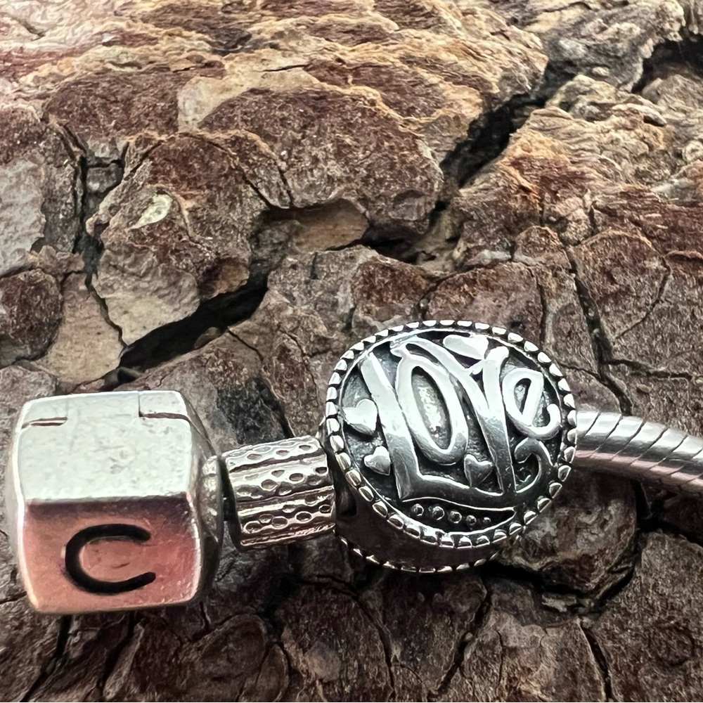 New Authentic Chamilia Love Charm Bead 925 Love Family Friendship Barrel